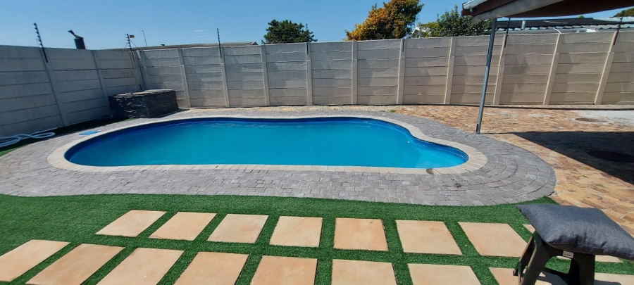 3 Bedroom Property for Sale in Sanddrift Western Cape